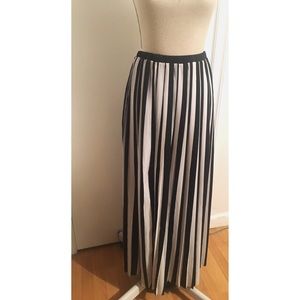 Black and white pleated maxi skirt